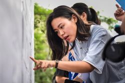 Tỷ lệ chọi vào trường THPT chuyên Ngoại ngữ giảm một nửa so với năm ngoái