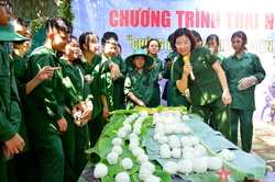 'Tập làm chiến sĩ Điện Biên'