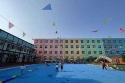 Trung Quốc: Bố xây trường mầm non cho con học
