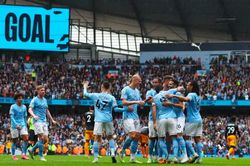 Man City chạm tay vào ngôi vương, Chelsea nếm mùi chiến thắng
