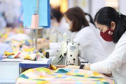 Doanh nghiệp dệt may 'teo tóp' cả lợi nhuận và lao động