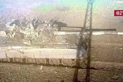 Nga đăng video xe tăng T-80 đánh sập căn nhà binh sĩ Ukraine ẩn náu gần Bakhmut