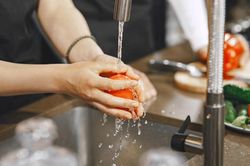 Sau giá điện, đang xây dựng phương án tăng giá nước sinh hoạt tại Hà Nội lần đầu sau 10 năm bình ổn