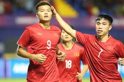 Fan Malaysia tố trọng tài thiên vị khi cho U22 Việt Nam hưởng phạt đền ở tình huống gây tranh cãi