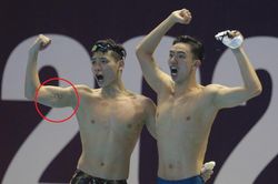Tuyển bơi Việt Nam 'hái' vàng SEA Games, hot boy Kim Sơn tiết lộ ý nghĩa hình xăm Olympic trên bắp tay