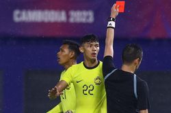 Đội nhà nhận 2 thẻ đỏ trận thua U22 Việt Nam, báo Malaysia nói gì về trọng tài?