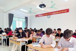 Lai Châu vừa ôn thi vừa định hướng nghề nghiệp cho học sinh