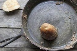 Đồ dùng nhà bếp rỉ sét, dùng ngay nguyên liệu rẻ tiền này cọ 1 lần là sạch bóng