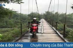 Người dân huyện vùng cao mong mỏi cây cầu cứng