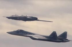 Tiêm kích Su-57 Felon điều khiển tới 4 UAV S-70 Okhotnik ở cự ly 1.500 km