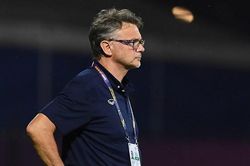 HLV Troussier: Nếu muốn vô địch, chúng ta không được phép sợ hãi và lảng tránh