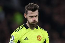 Cái ôm đầu của Rashford đặt dấu chấm hết cho De Gea