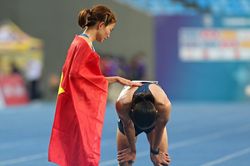 Nguyễn Thị Oanh để lại khoảnh khắc cảm động sau khi đăng quang