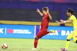HLV Troussier 'khích tướng' U22 Việt Nam