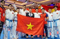 Võ sĩ Việt Nam vỡ òa sung sướng sau cú 'lật kèo' như phim hành động giành HCV Karate