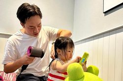 Đàm Thu Trang 'ngỡ ngàng' vì con gái quá giống ông xã Cường Đô La