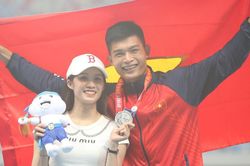'Nam thần' nhảy xa Nguyễn Tiến Trọng tình cảm với vợ, mỉm cười đón nhận thất bại