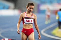 Nguyễn Thị Oanh giành 'Cú đúp Vàng' chỉ trong 35 phút