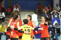 SEA Games 32: Bóng chuyền nữ Việt Nam thắng Singapore bằng thế trận một chiều