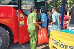 Công an Quảng Ngãi đưa một người câm điếc đi lạc gần 1.000km về nhà