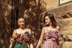 Hoa hậu Ngọc Châu và Á hậu Kim Duyên diện trang phục của NTK Việt Nam trong chuyến du lịch Australia