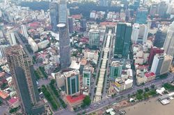 TPHCM muốn làm mái che nắng ở phố đi bộ Nguyễn Huệ, công viên Bến Bạch Đằng