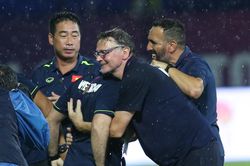 Lấy vé bán kết SEA Games, HLV Philippe Troussier ăn mừng cực sung