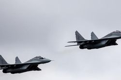 Ba Lan bàn giao tiêm kích cho Ukraine, Mỹ sẽ gửi Kiev chiến tăng thế hệ cũ