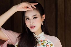 Phản ứng của hoa hậu Đỗ Thị Hà khi được fan 'xin vía' cặp chân dài 1m1 cho con