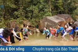 Các thí sinh Người đẹp Châu Lang tham gia hoạt động giới thiệu, quảng bá du lịch tại thác Ma Hao