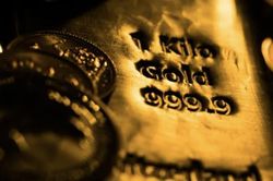 Giá vàng thế giới đi lên, 'cá mập' SPDR Gold Trust gom gần 6 tấn vàng