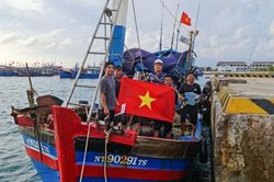 Trung tâm dịch vụ Hậu cần - Kỹ thuật đảo Trường Sa: Hỗ trợ khắc phục hư hỏng cho tàu cá tỉnh Ninh Thuận