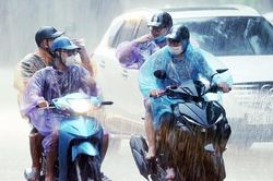 Mưa diện rộng khắp ba miền, Nam Trung Bộ đến Nam Bộ mưa rất to