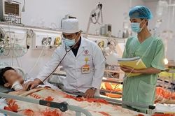 Cứu sống nam sinh viên bị bạn đâm thủng tim