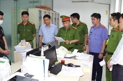 Nhân viên ngân hàng cho vay lãi nặng và cưỡng đoạt tài sản