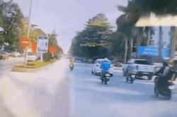 Người phụ nữ và bé gái gặp nạn vì sang đường bất cẩn