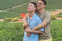 Căn nhà cực ấn tượng của NTK Adrian Anh Tuấn và bạn đời khiến mẹ vỡ òa vì quá đẹp