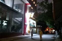 Bé gái nghi rơi từ tầng cao xuống đất tử vong