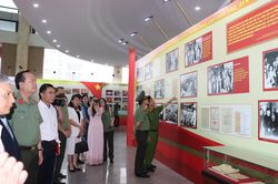 Khai mạc Triển lãm '75 năm - Công an nhân dân làm theo lời Bác'