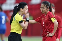 VIDEO cận cảnh đội trưởng Huỳnh Như pressing trọng tài đòi penalty cho ĐT nữ Việt Nam
