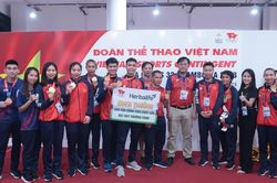 Herbalife Việt Nam thưởng nóng cho các vận động viên đạt Huy chương Vàng đầu tiên của Đoàn Thể thao Việt Nam tại SEA Games 32