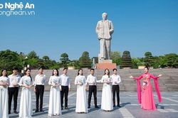 Sao mai Huyền Trang trải lòng khi quay MV 'Nghĩ về Bác'