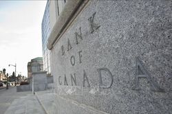 Dữ liệu kinh tế trái chiều gây 'đau đầu' cho Ngân hàng trung ương Canada