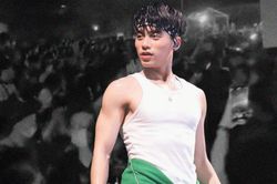 MONO gây 'choáng' trước lượng khán giả vây quanh khi chạy show: Chẳng kém cạnh anh trai Sơn Tùng!