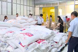 Kiểm tra đột xuất một cơ sở kinh doanh thực phẩm
