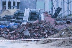 Vụ sập tường khiến 5 người tử vong: Khởi tố, tạm giam giám đốc và phó giám đốc