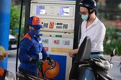 Hôm nay (11-5): Giá xăng có thể giảm tiếp