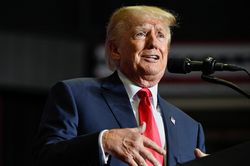 Ông Trump khuyên đảng Cộng hòa ép Mỹ vỡ nợ nếu không được nhượng bộ
