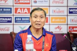 HLV Mai Đức Chung đánh giá cao đội tuyển nữ Campuchia tại bán kết SEA Games 32