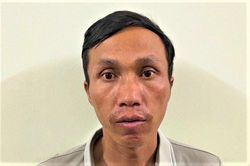 Khởi tố tài xế chở quan tài, vòng hoa tới trụ sở UBND xã